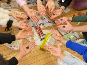東京の小学生が雪国文化「塩沢織物体験」に挑戦