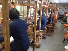 佐賀よりお越しの高校生が手織り体験をされました。