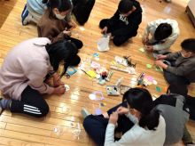 江戸川区立篠崎第三小学校の５年生がコースター作り体験に挑戦！