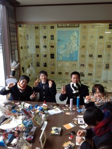 佐賀県の高校生が手織り体験に挑戦!!