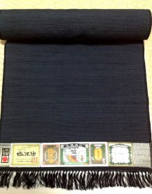 伝統織物「塩沢紬」で製作した六日町高校同窓会旗