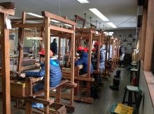 城内小学校３年生が機織り体験にチャレンジ！
