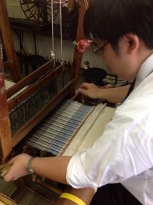 新潟県南魚沼地域振興局の職員の方々が手織り体験をされました。