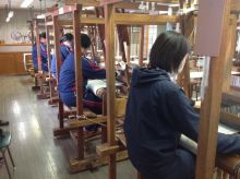 佐賀よりお越しの高校生が手織り体験をされました。