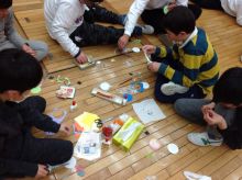 上小岩第二小学校の５年生がコースター作り体験！