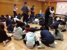 瑞江小学校の５年生が携帯うちわ作り体験！