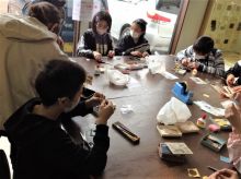 上越から修学旅行で八千浦小学校の生徒さんが小物作り体験！
