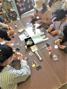 長岡市立川口小学校の児童が小物作り体験！
