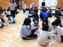 江戸川荘で小学生がコースター作り体験！