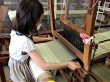 リピーターの小学１年生が手織り体験に来てくださいました！