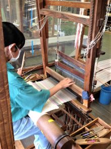 リピーターの小学６年生が手織り体験に来てくださいました！