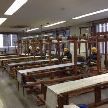 江戸川区の上一色小学校の生徒さんが、手織り体験などに挑戦!!