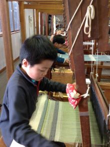 地元栃窪小学校の児童さんが、機織りを楽しみました!!