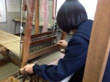 熊本からの修学旅行生が、手織り体験をされました!!